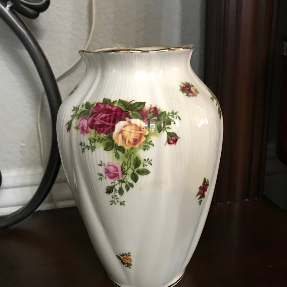 ROYAL ALBERT OLD COUNTRY ROSE 9.5" VASE